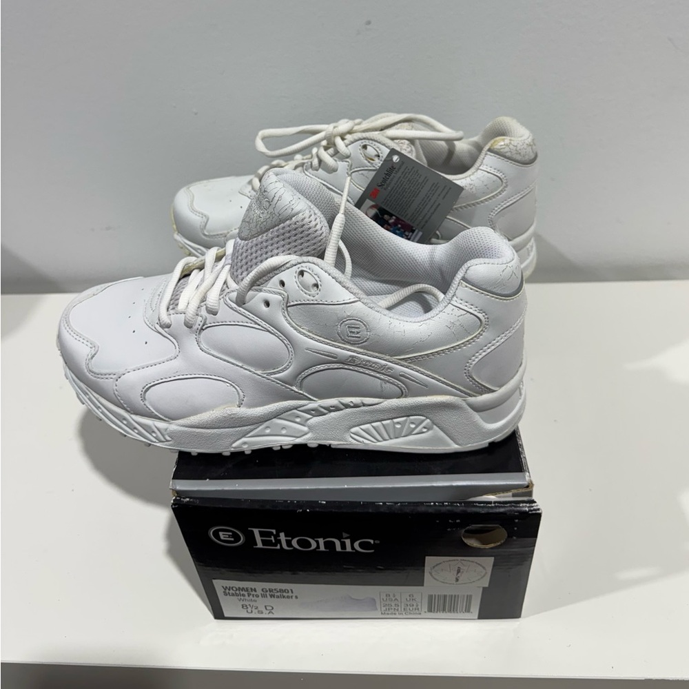 Etonic Women's White Athletic Shoes ..
New never worn